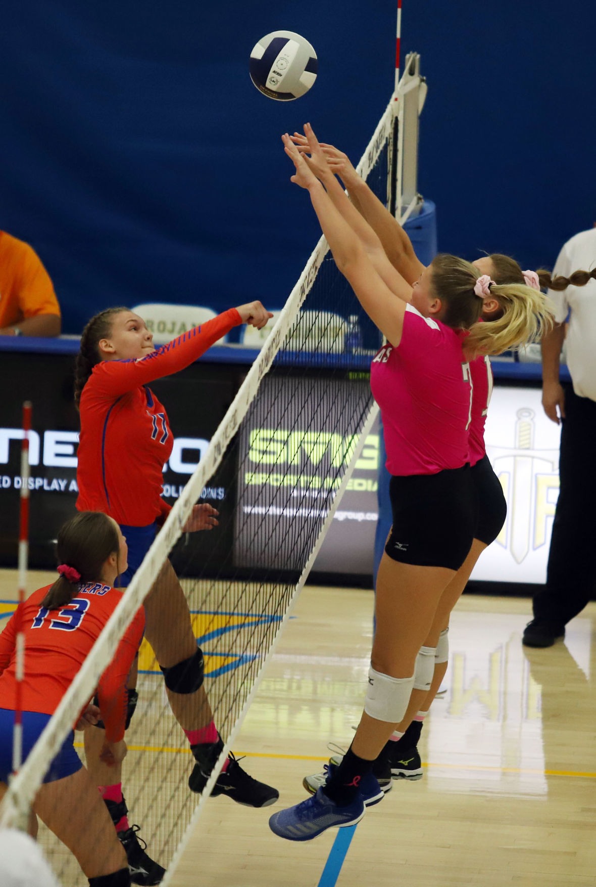 Maroa Forsyth vs Argenta Oreana volleyball 16 9.4.18.jpg